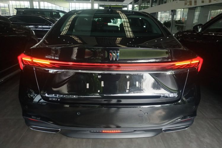 Used Buick LaCrosse 2025 28T Platinum Edition
