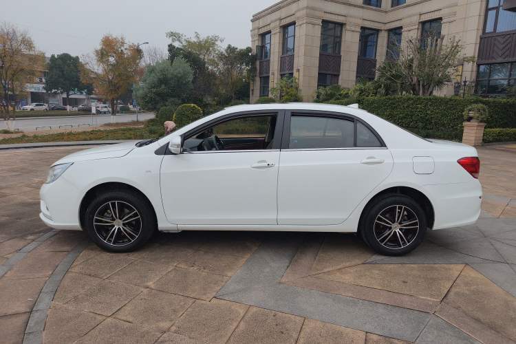 Used BYD Surui 2015 Revised Version 1.5L Manual Luxury Edition
