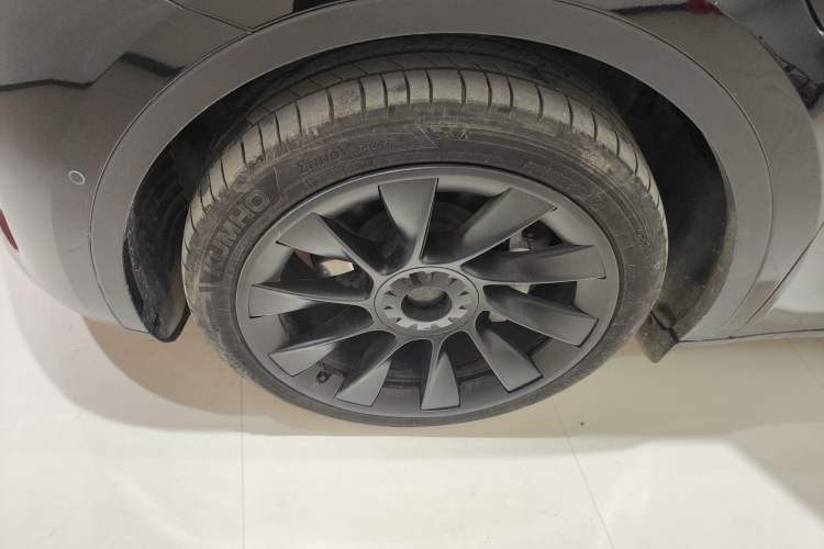 Used Tesla Model Y 2023 Rear-Wheel-Drive Version
