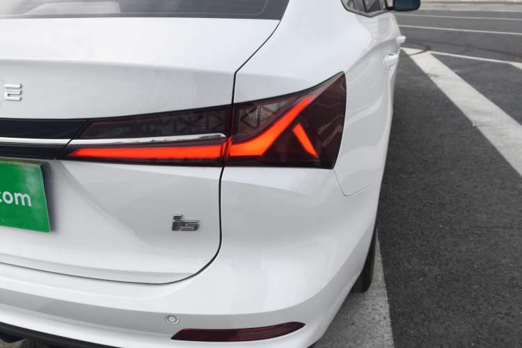 Used Roewe i5 2023 1.5L Manual Comfort Edition
