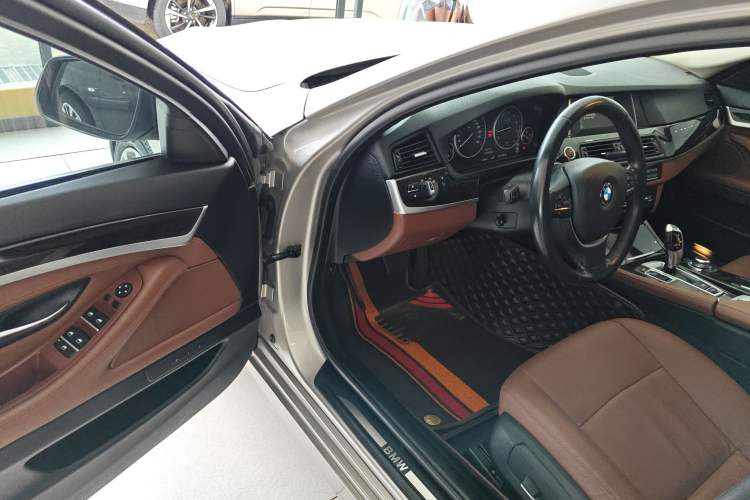 Used BMW 5 Series 2017 525Li Leading Model
