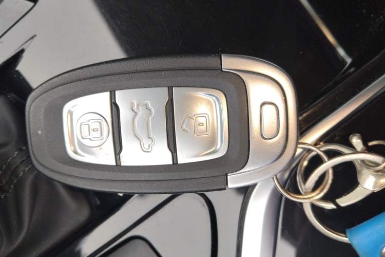 Used Hongqi E-QM5 2022 431 km Charge & Enjoy Edition