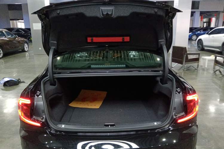 Used Volvo S90 2024 B5 Zhiyi Luxury Edition
