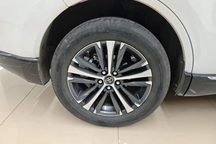 Used Toyota Venza 2022 Dual-Engine 2.5L CVT Two-Wheel Drive Luxury Edition
