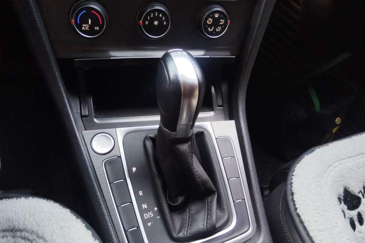 Used Volkswagen Golf 2016 230TSI Automatic Luxury Version
