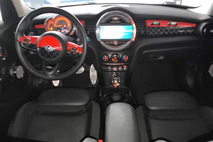 Used MINI MINI 2018 2.0T COOPER S Classic Edition Five-Door Version
