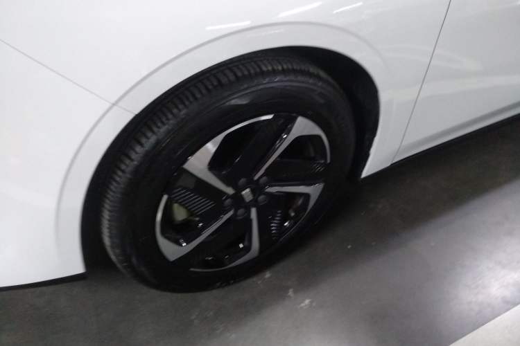 Used  L6 2023 125km MAX
