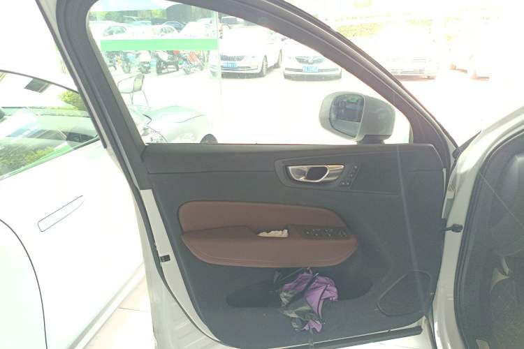 Used Volvo XC60 2025 B5 4x4 Smart Luxury Edition