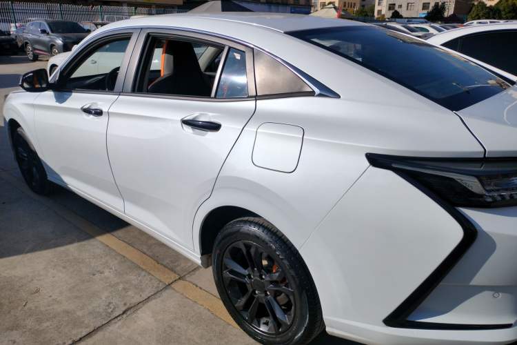 Used Dongfeng Aeolus Yixuan 2023 Mach Edition 1.5L Automatic Chasing Shadow Version
