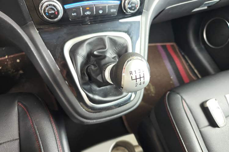 Used Haval H6 2015 Upgraded Model 1.5T Manual Two-Wheel Drive Elite Version
