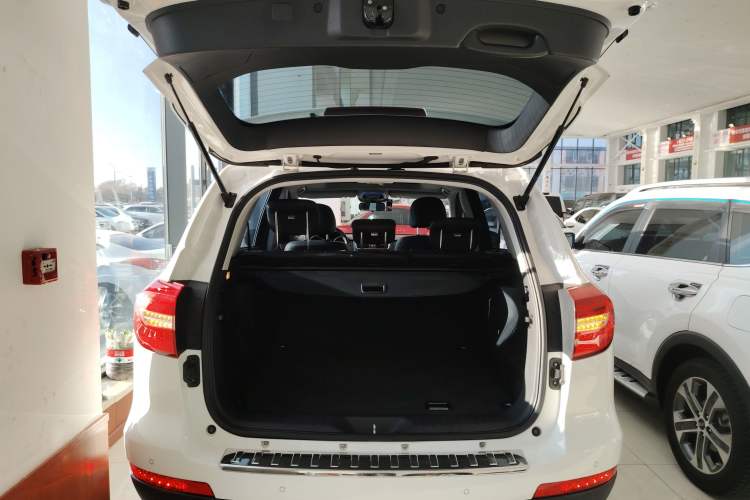 Used Haval H8 2015 2.0T two-wheel drive Comfort trim level
