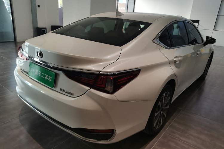 Used Lexus ES 2023 200 Excellence Edition
