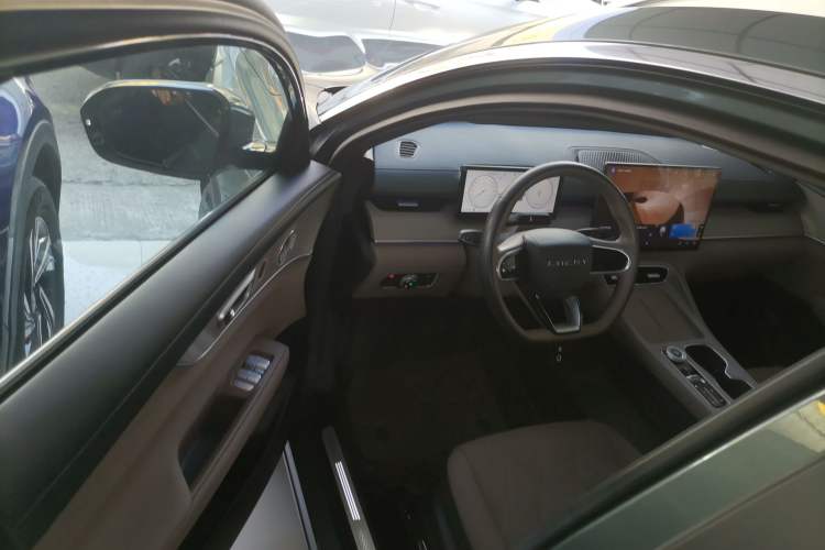 Used Chery Tiggo 8 PLUS 2025 290TGDI DCT Prestige 5-Seater