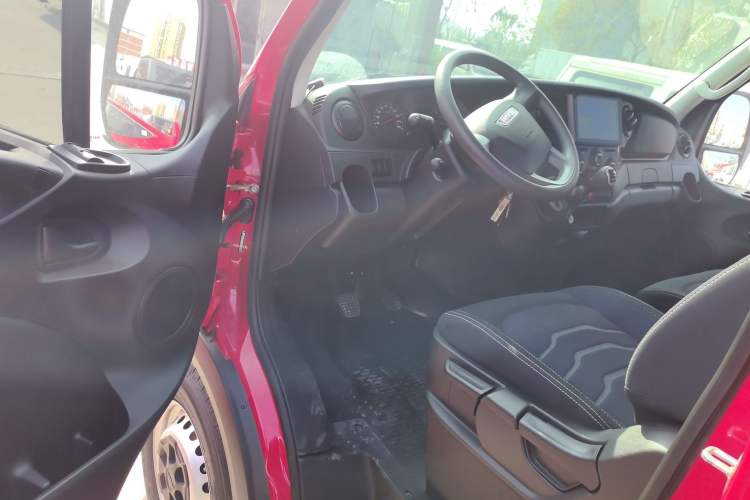 Used Iveco Eurocargo 2021 2.0T Manual Super-Rui Short Wheelbase High-Roof Side-Sliding Door F1A
