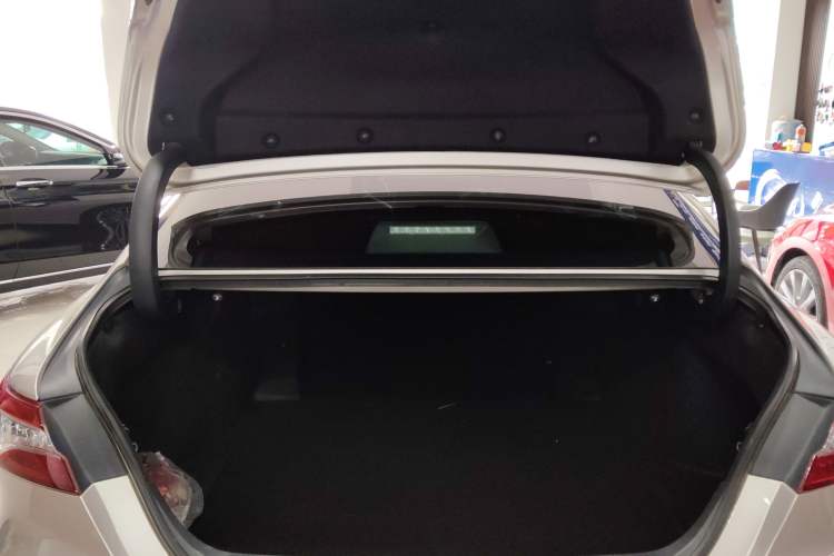 Used Toyota Camry 2018 Dual-Engine 2.5 HG Luxury Edition
