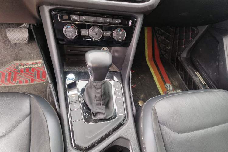 Used Volkswagen Tiguan L 2019 Revised 330TSI Automatic Two-Wheel Drive Smart & Luxury Edition China VI Standard
