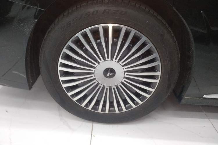 Used VOYAH Dream 2025 PHEV Four-Wheel-Drive Flagship Kunpeng Edition
