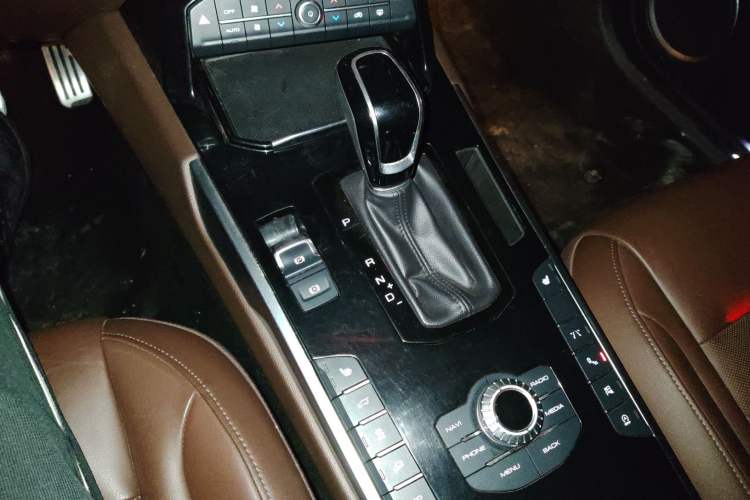 Used Wey VV7 2017 2.0T Flagship Edition
