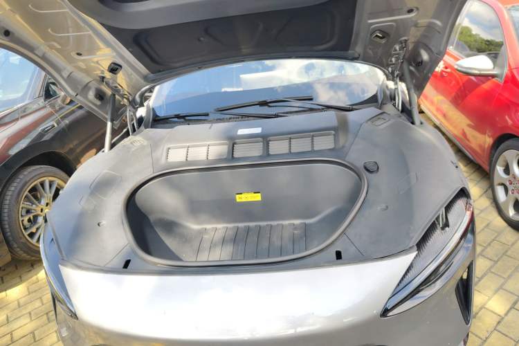 Used  YU7 2025 Ultra-Long Range High-Performance All-Wheel-Drive Max Edition
