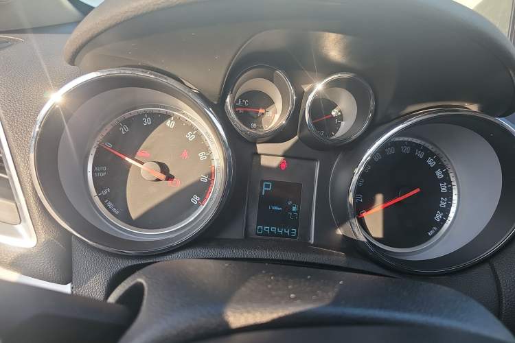 Used Buick Encore 2015 1.4T Automatic Two-Wheel Drive Urban Elite Version
