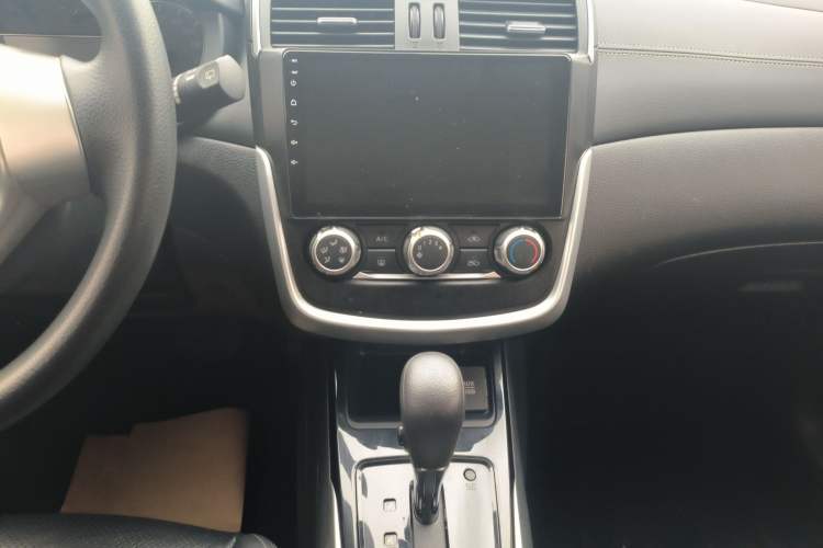 Used Nissan Tiida 2016 1.6L CVT Cool Dynamic Edition