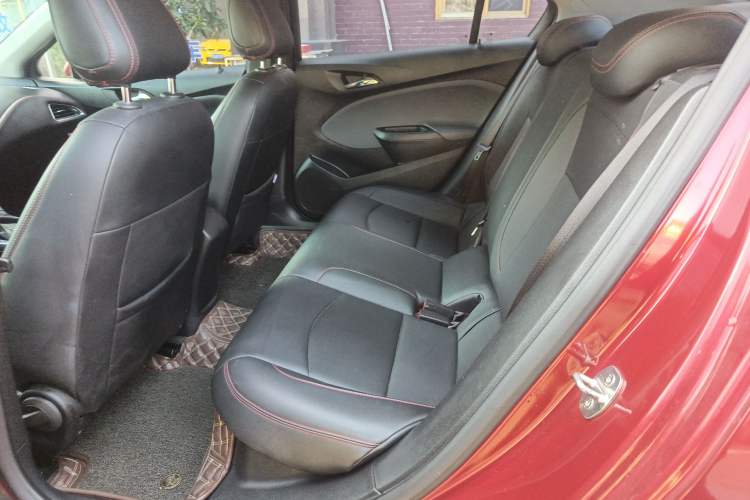 Used Chevrolet Cruze 2018 320 Automatic Pioneer Sunroof Edition
