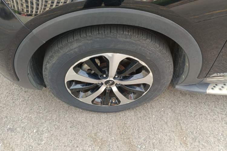 Used Kia Sorento 2015 Sorento L 2.4L Gasoline 4WD Elite Edition 5 Seats China IV Standard
