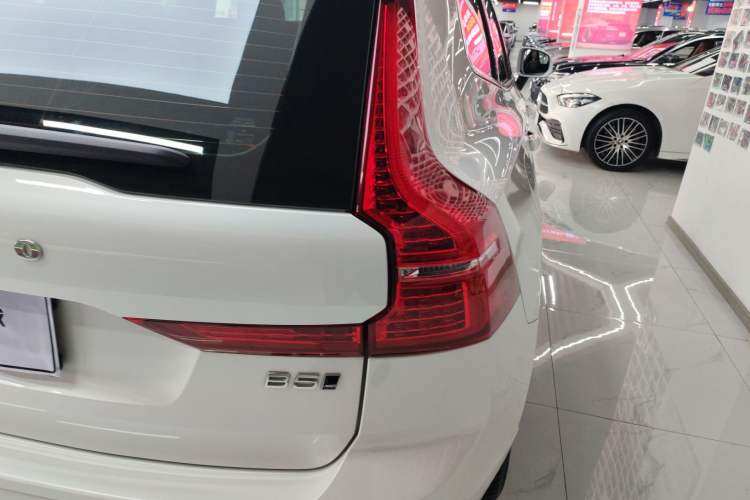 Used Volvo XC60 2025 B5 4x4 Smart Luxury Edition
