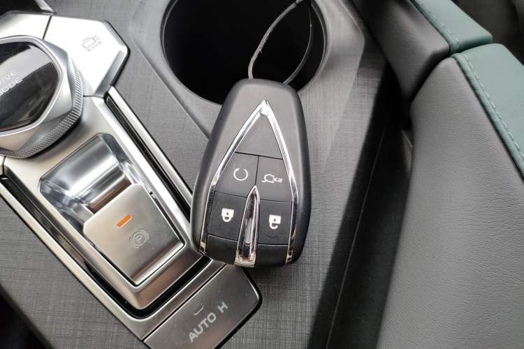 Used Changan UNI-V iDD 2024 Blue Whale Smart Electric iDD 136km Smart & Fun Model
