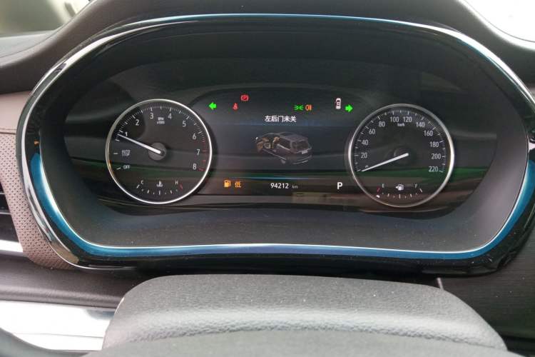 Used Buick GL8 2023 Land Executive Class Comfort Model
