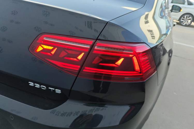 Used Volkswagen Magotan 2021 330TSI DSG 30th Anniversary Edition
