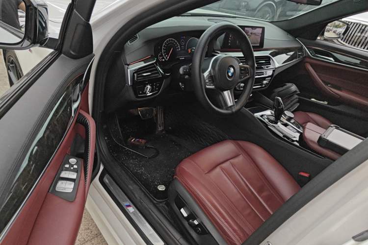 Used BMW 5 Series 2019 Facelifted 530Li Leading Edition M Sport Package
