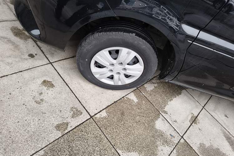 Used FORTHING Lingzhi 2023 M5L 1.6L Base Model 7 Seats
