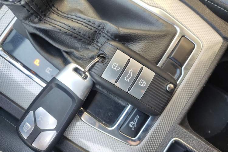 Used Roewe RX5 2019 20T Two-Wheel Drive Automatic Ali Smart Connectivity Platinum Edition
