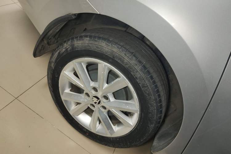 Used Skoda Rapid 2015 1.6L Automatic Smart Selection Model
