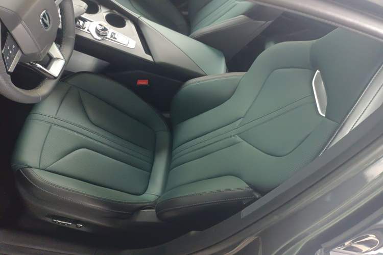 Used Changan UNI-V iDD 2024 Blue Whale Smart Electric iDD 136km ZhiKu Model