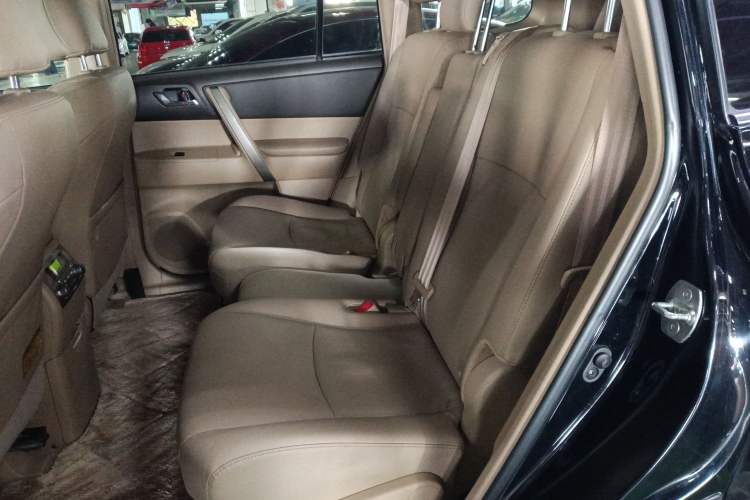 Used Toyota Highlander 2012 2.7L Two-Wheel Drive 7-Seater Luxury Edition
