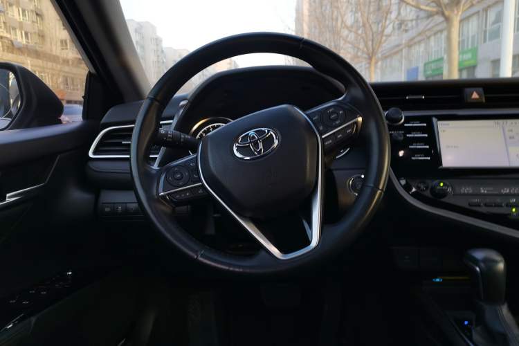 Used Toyota Camry 2018 2.0G Luxury Edition
