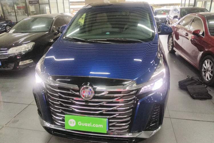 Used Buick GL8 2023 Facelifted Land Cruiser Executive Luxury Version
