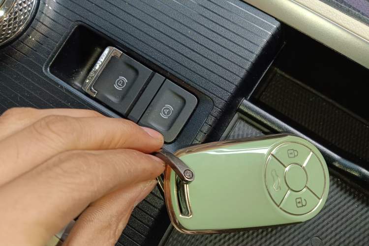 Used ORA Good Cat 2022 Morandi Edition 400km Standard Range Premium Version Lithium-Ion Battery