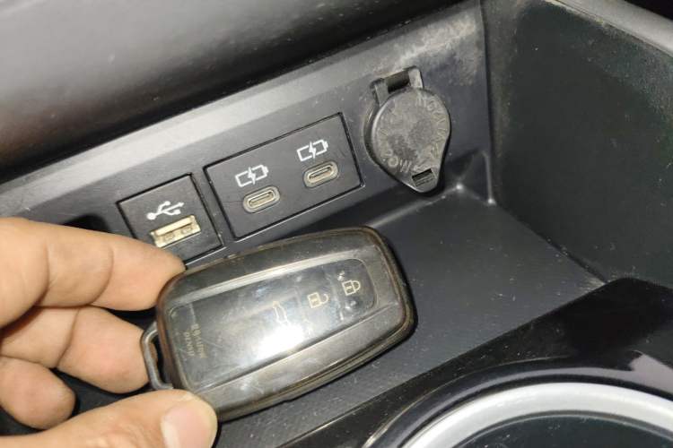 Used Toyota Highlander 2022 Dual-Engine 2.5L Four-Wheel Drive Prestige Version 7 Seats
