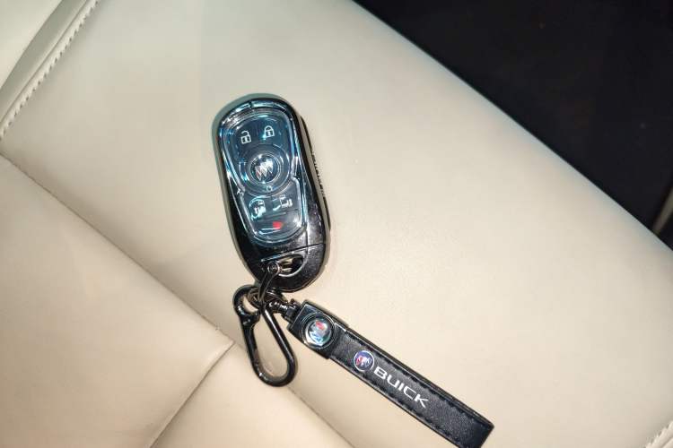 Used Buick GL8 2022 ES Landtrek 653T Luxury Edition