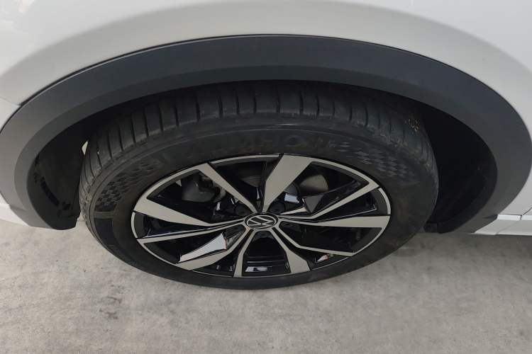 Used Volkswagen T-ROC 2023 300TSI DSG Two-Wheel-Drive Chen Guang Edition
