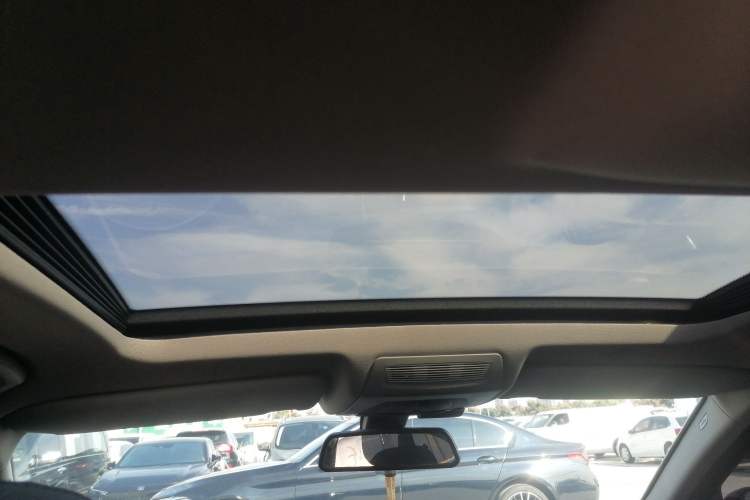 Used BMW 5 Series 2017 525Li Leading Model
