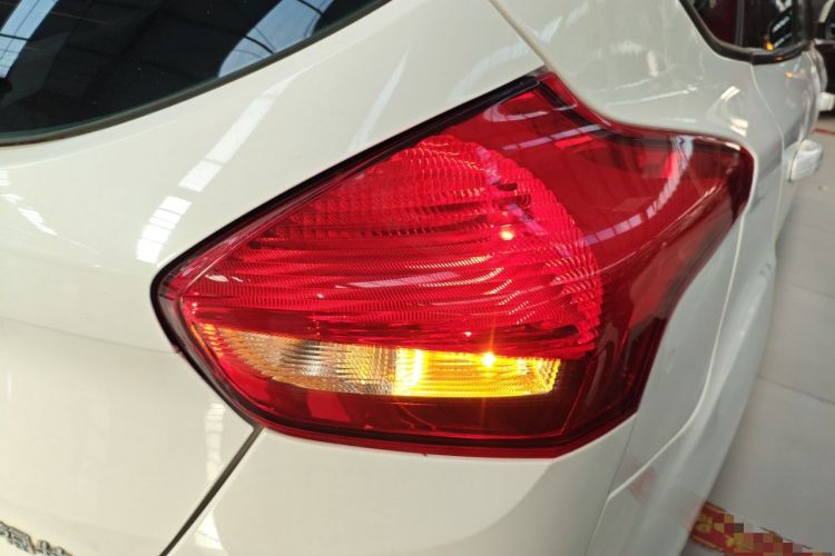 Used Ford Focus 2017 Hatchback 1.6L Automatic Fashion Edition Smart Drive Version
