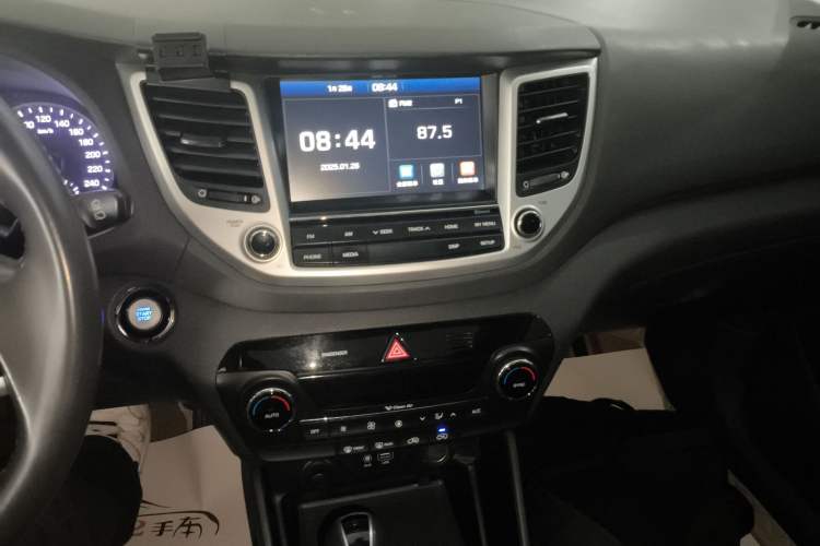 Used Hyundai Tucson 2018 1.6T Dual-Clutch Two-Wheel Drive 15th Anniversary Special Edition