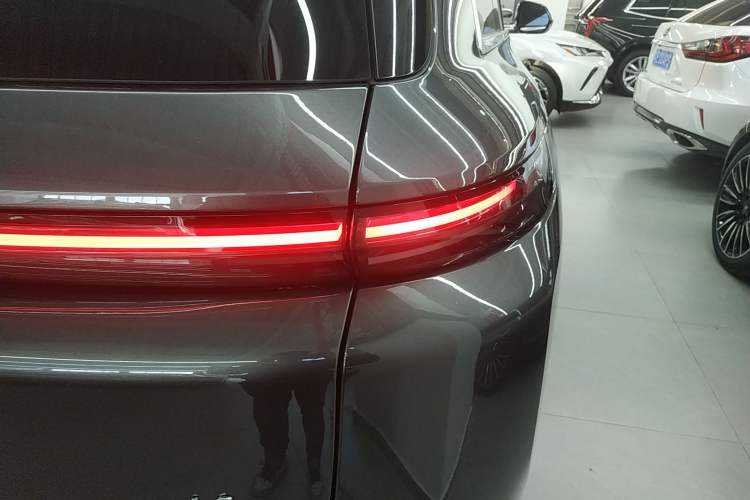 Used Li Auto L8 2023 Pro Model
