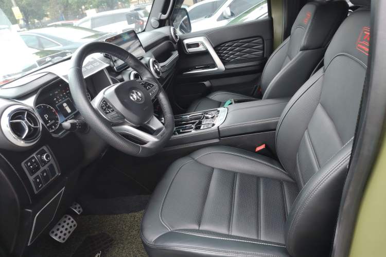 Used Beijing Auto BJ40 2019 2.3T Automatic Four-Wheel Drive Shengshi Huazhang Edition China VI Emission Standard
