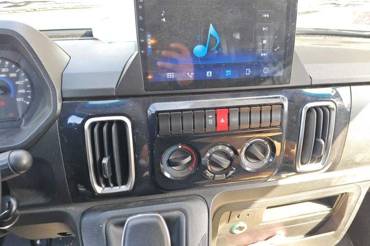 Used Iveco Daily 2023 2.5T A37M1 Multi-Purpose Passenger Vehicle Long Wheelbase Mid-Roof Design Dual Side Sliding Doors Automatic Transmission
