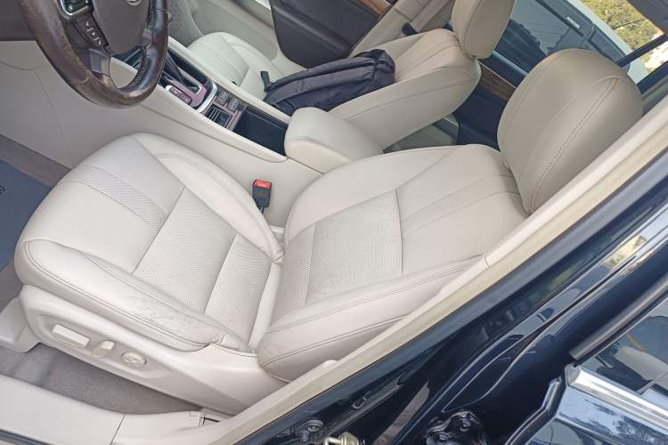 Used GAC Trumpchi GS8 2017 320T Two-Wheel Drive Luxury Smart Connectivity Version (7 Seats)